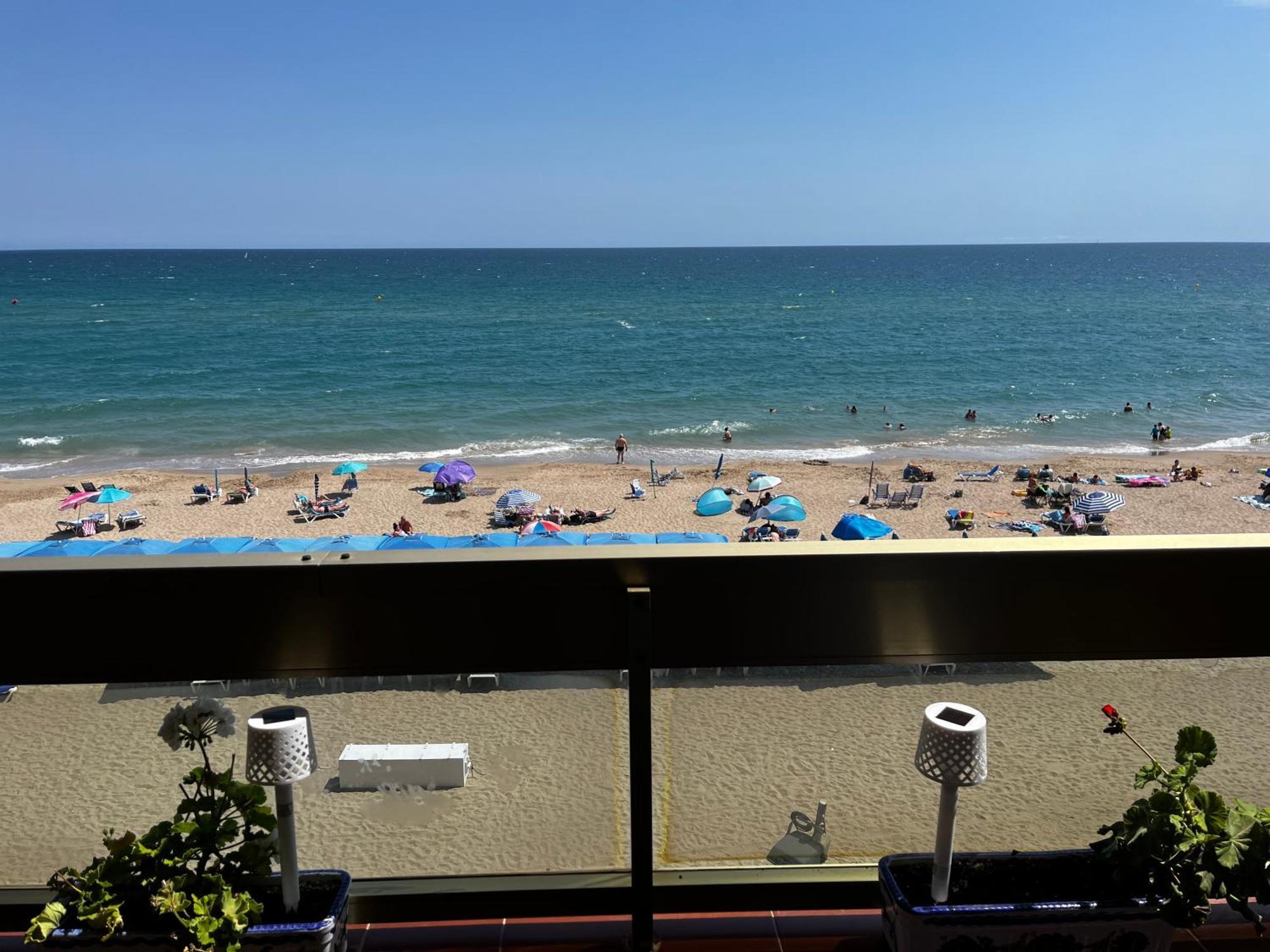 Acogedor Y Amplio Apartamento Familiar A Pie De Playa Calafell Extérieur photo