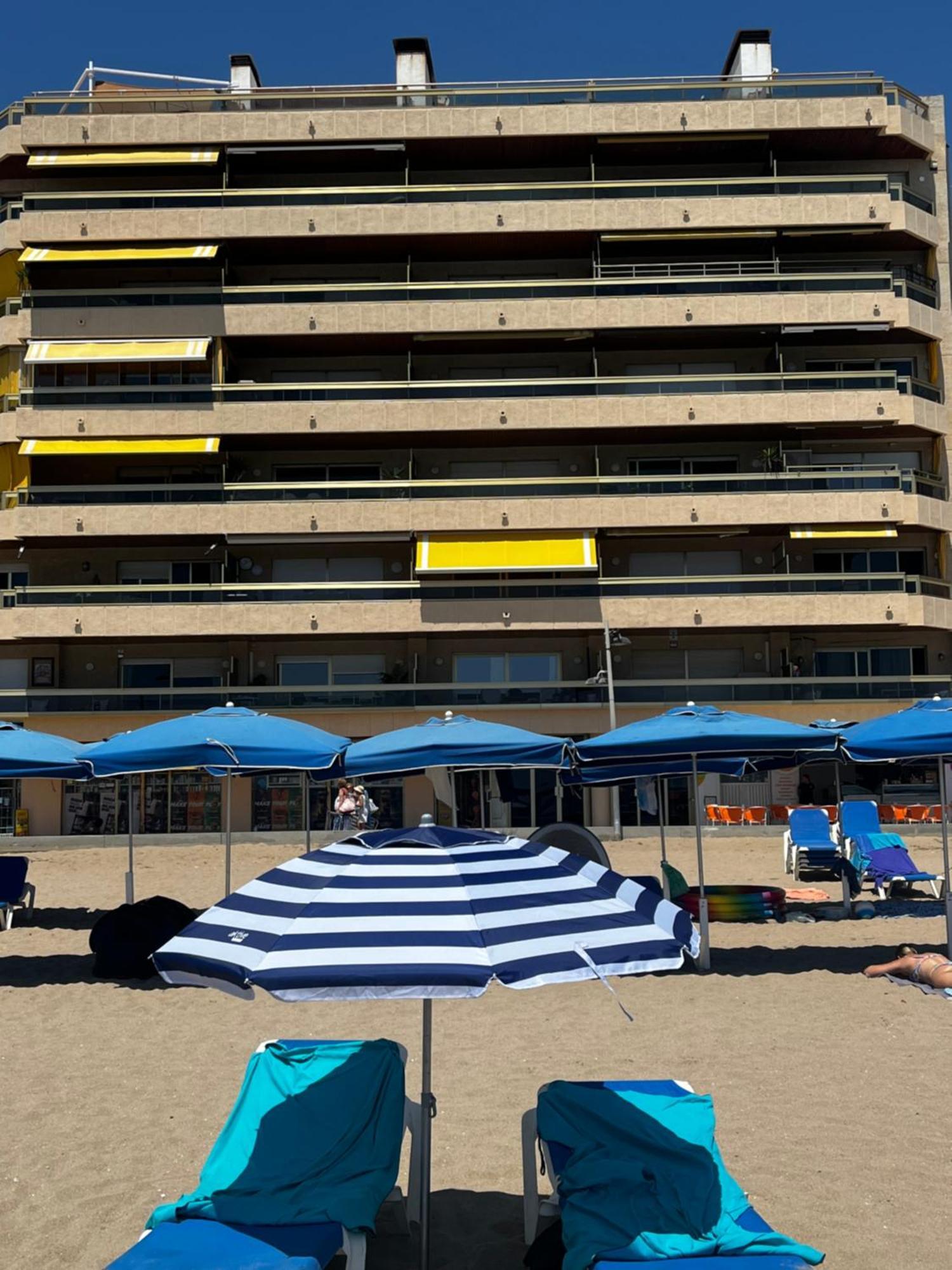 Acogedor Y Amplio Apartamento Familiar A Pie De Playa Calafell Extérieur photo